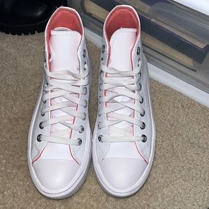 Platform White Leather Converse size 6!! Gently worn, almost new! #converse